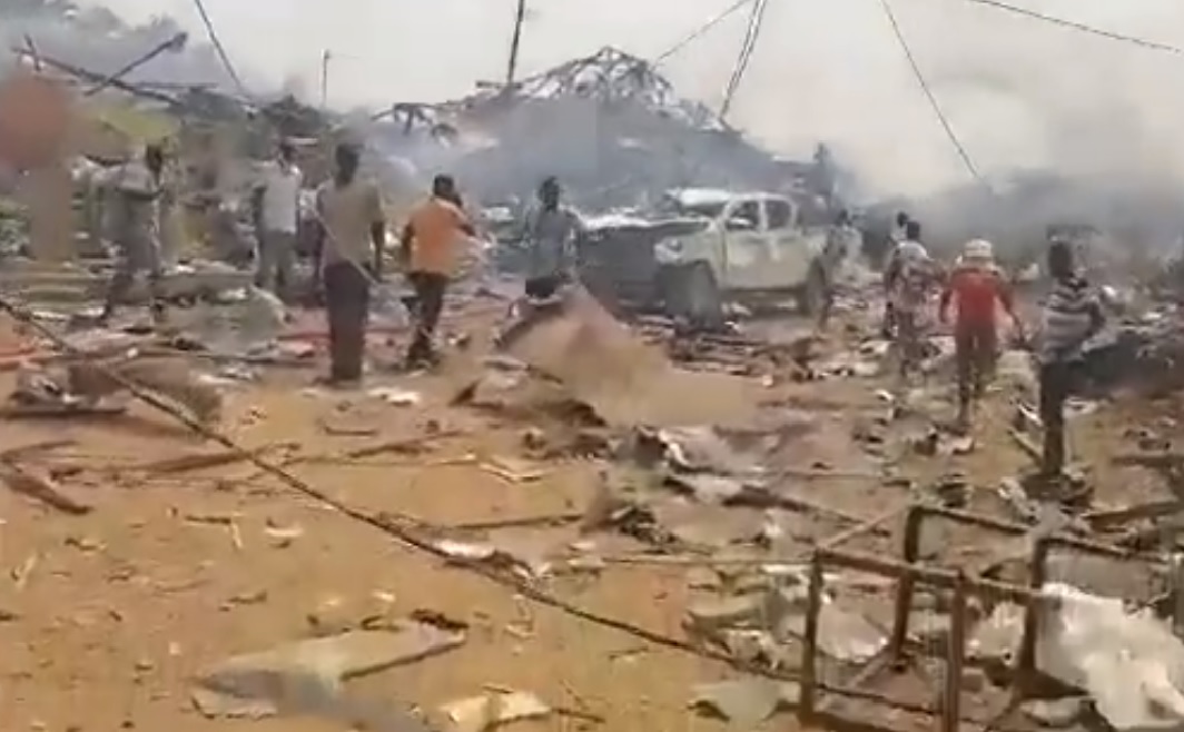 مصرع 17 شخصا وإصابة 59 آخرين ودمار مئات المنازل في تفجير هائل في غانا