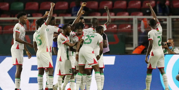 ركلات الترجيح تؤهل بوركينا فاسو إلى ربع نهائي كأس الأمم الأفريقية على حساب الغابون