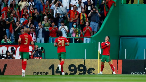 رونالدو يقود البرتغال الى فوز صريح على سويسرا.. واسبانيا تنجو من الخسارة في دوري الامم الاوروبية 
