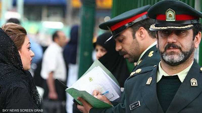 إيران تحل شرطة الأخلاق ... وتراجع قانون الحجاب
