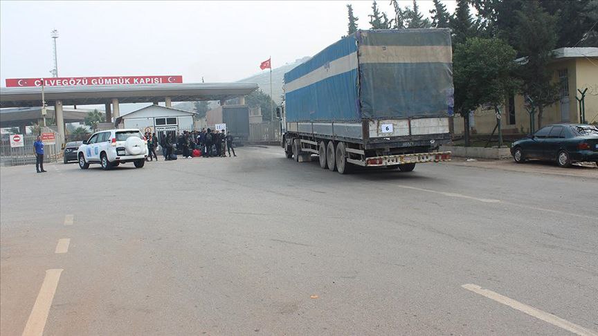  قافلة مساعدات أممية تدخل إدلب عبر تركيا