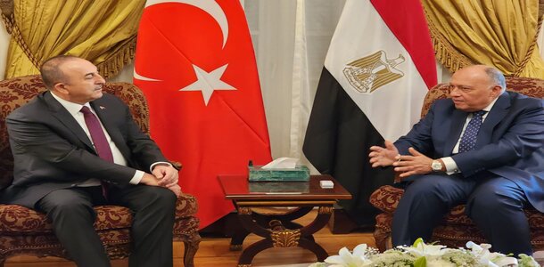 لأول مرة منذ 10 أعوام.. وزير الخارجية المصري يستقبل نظيره التركي في القاهرة