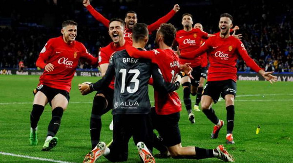 ريال مايوركا يهزم سوسييداد بركلات الترجيح ويبلغ نهائي كأس إسبانيا