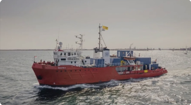 إيطاليا تحتجز سفينة تتبع لمنظمة الإغاثة الألمانية على متنها لاجئين سوريين

