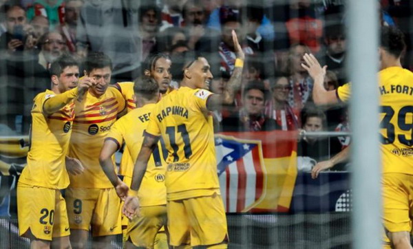 برشلونة يصعق اتلتيكو مدريد بثلاثية بيضاء وينتزع المركز الثاني بالدوري الاسباني