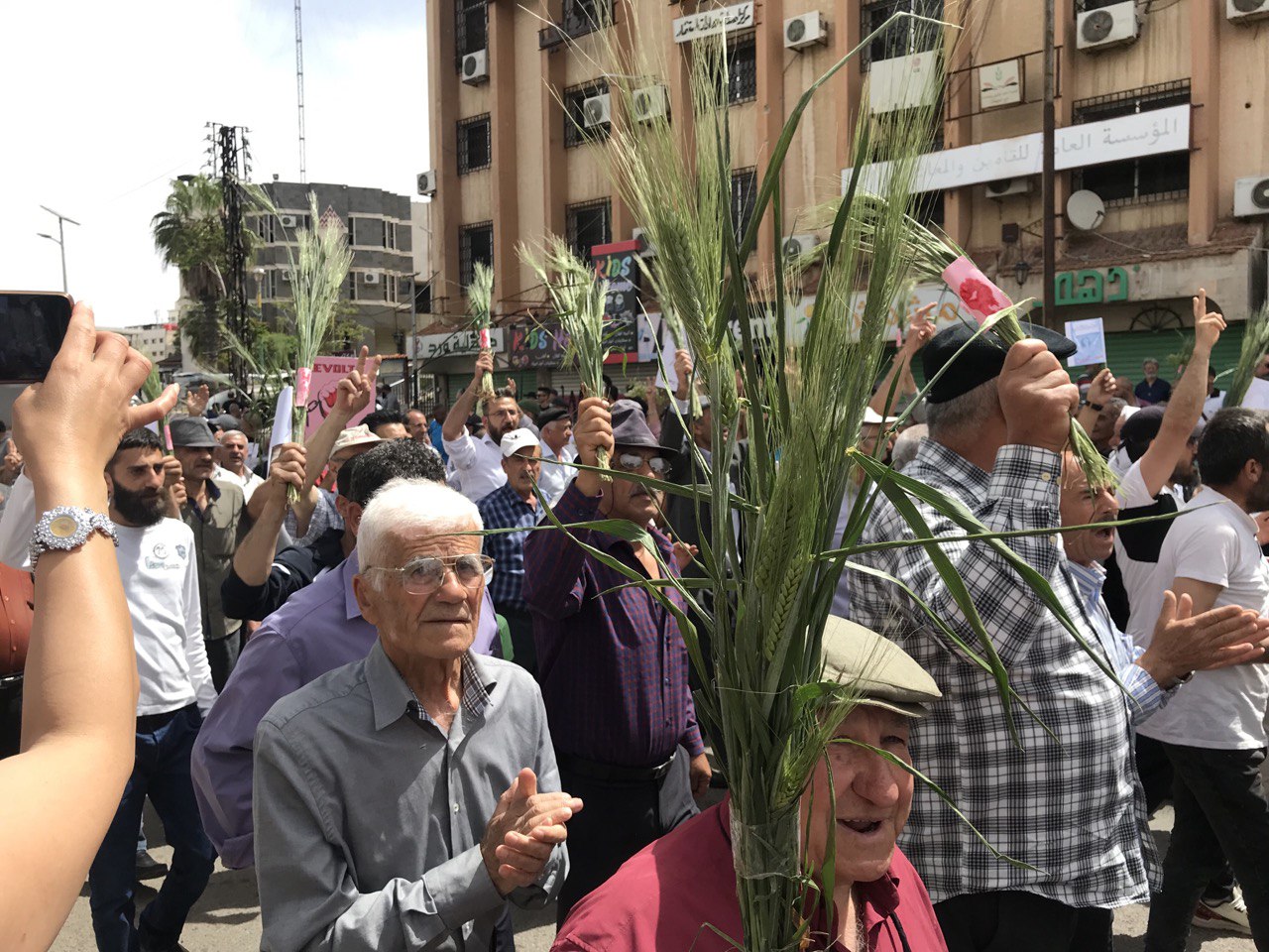 السويداء مستمرة في حراكها السلمي تأكيداً على مطالبها بالانتقال السياسي في البلاد
