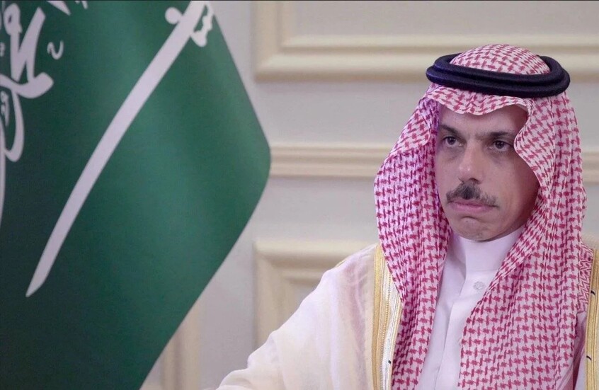 وزير خارجية السعودية يثير تفاعلاَ بسبب طريقة تعامله مع فتاة تقدم الحلوى بدمشق  