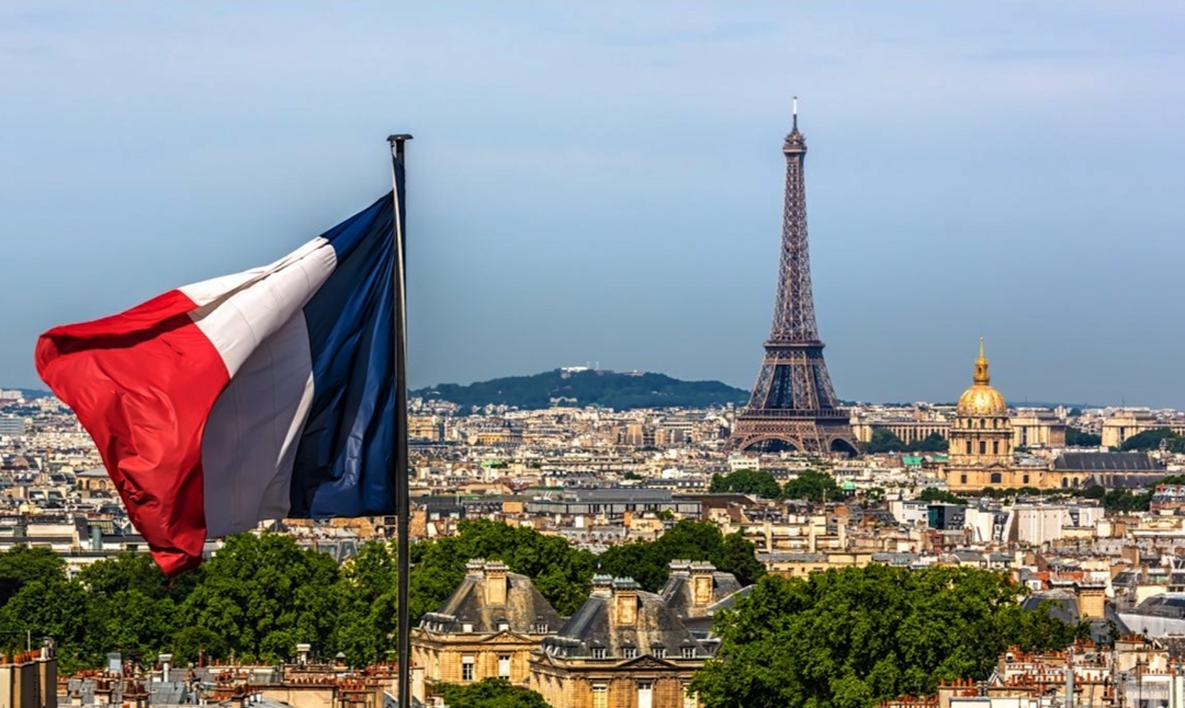 فرنسا تدين أعمال العنف خلال احتجاجات الساحل وتدعو لانتقال سياسي