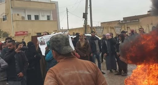  أهالي المعتقلين لدى "قسد" يحتجون في دير الزور للمطالبة بالكشف عن مصير أبنائهم 